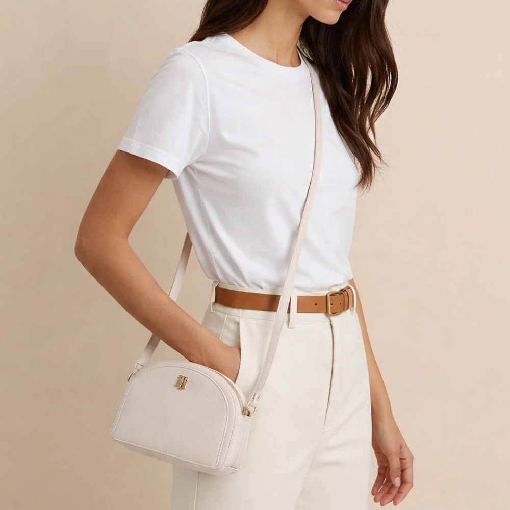 Tommy Hilfiger Elegant Cream Crossbody Bag
